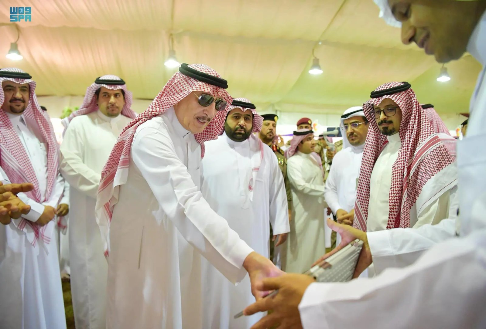 سمو أمير منطقة جازان يدشن المتجر الإلكتروني للجمعية